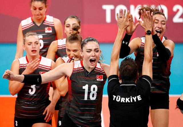 Güney Kore'de gündem Zehra Güneş! Milli voleybolcumuza evlilik teklifi yağıyor