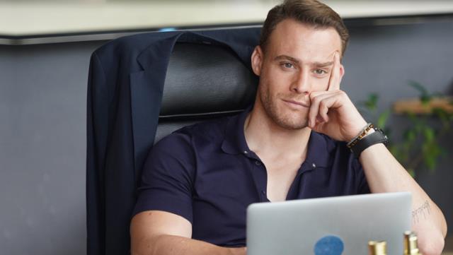 Kerem Bürsin'den "Kendini yakışıklı buluyor musun?" sorusuna cevap: Yakışıklı bulmuyorum