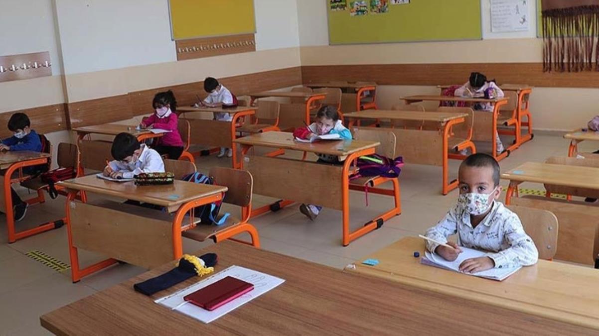 MEB&#039;den yüz yüze eğitime yeşil ışık! Bakan Özer, izlenecek yol haritasını anlattı