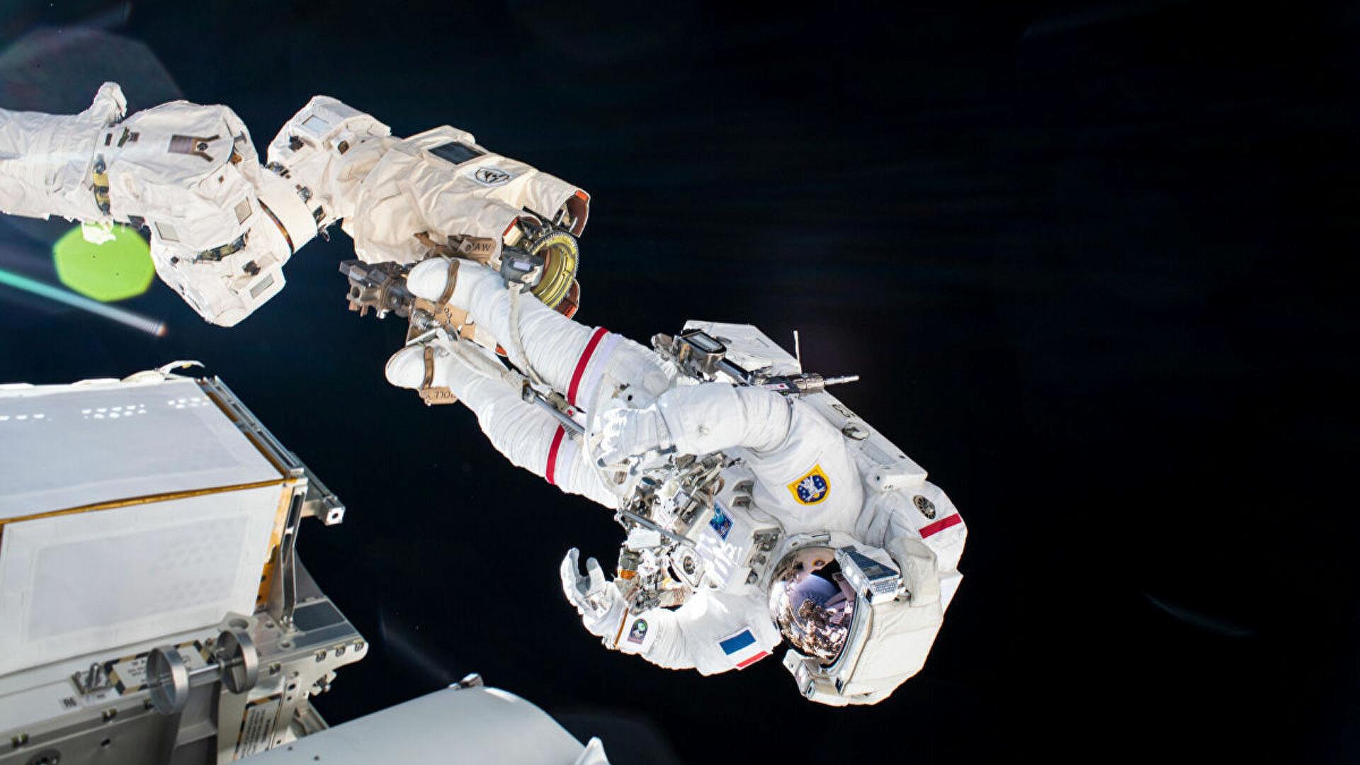 Astronotun uzay yürüyüşü erteledi