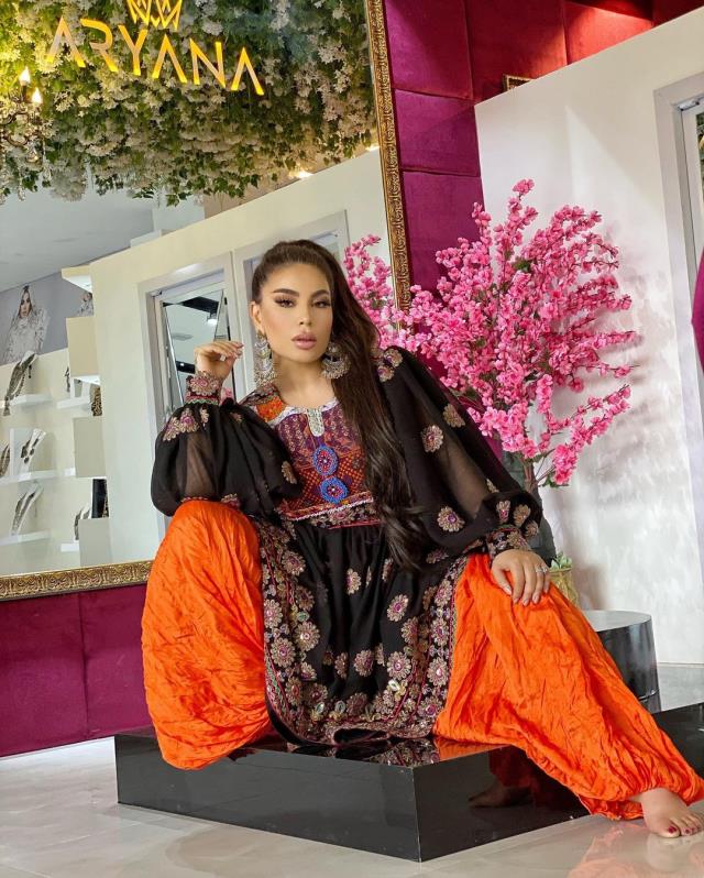 Şarkıcı Aryana Sayeed Afganistan'dan ayrılarak Katar'a gitti