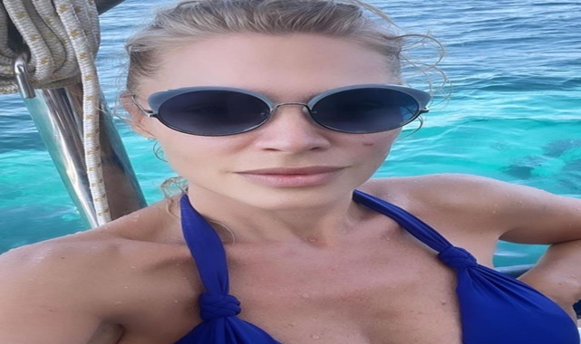 Seray Sever mavi bikini ile sosyal medyayı salladı