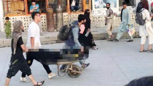 Son Dakika! Kabil'de havalimanı yakınlarındaki bombalı saldırılarda ölü sayısı 90'a yükseldi