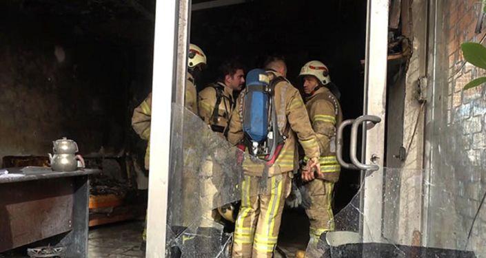 Sultangazi&#039;de korsan taksi durağını ateşe verdiler