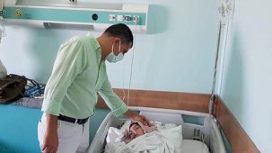 Ağzında tuttuğu iğneyi yuttu midesi delindi