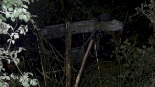 Devrilen otomobil yandı