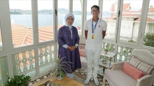 Emine Erdoğan, olimpiyat şampiyonu milli okçu Mete Gazoz'u kabul etti