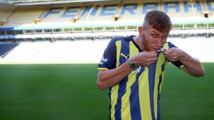 F.Bahçe'nin yeni transferi Burak'a hocası Hakan Cenkçiler övgü yağdırdı: Asansörde 5 kişiyi çalımlar