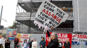 Julian Assange destekçileri İsveç'te protesto gösterisi düzenledi