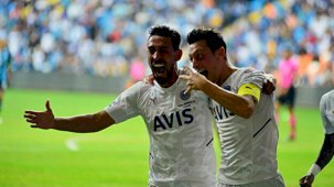 Lige fırtına gibi giriş yapan Mesut Özil, Avrupa basınında manşetleri süsledi