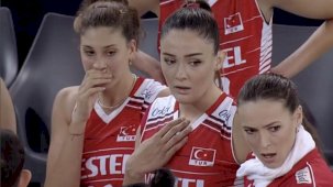 Milli Takım'ın maçında aniden Fenalaşan hakem herkesi çok korkuttu