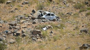 Şırnak'ta kahreden kaza: Düğüne giden araç kaza yaptı 2 kişi hayatını kaybetti