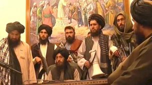 Taliban liderleri, Afganistan Cumhurbaşkanlığı Sarayı'nda! İşte bayrağı da kaldırdıkları yeni görüntüler