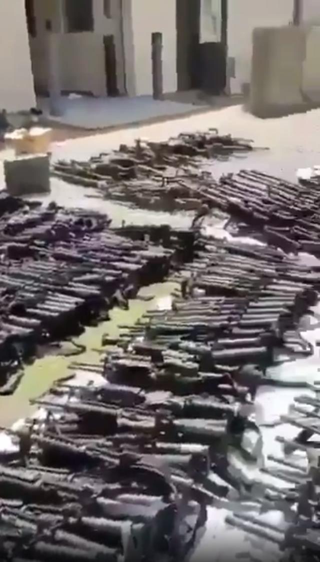 Taliban, milyarlarca dolar değerindeki Amerikan askeri teçhizatlarını ele geçirdi