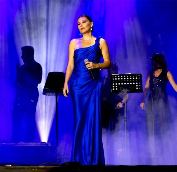 Turkcell Yıldızlı Geceler'de Funda Arar Rüzgarı Esti