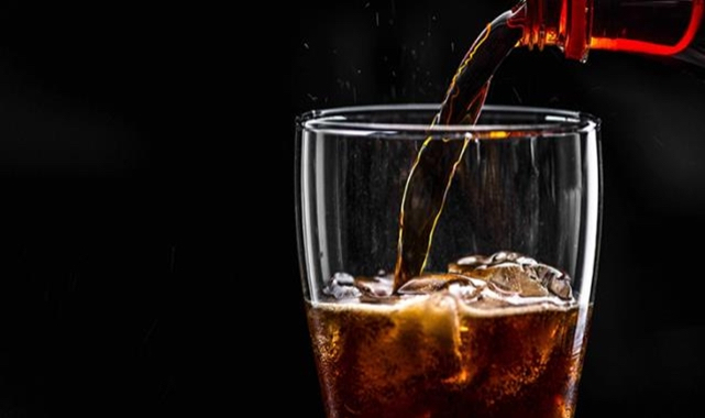 1,5 litrelik kola içen genç gaz sıkışması nedeniyle 18 saat sonra hayatını kaybetti