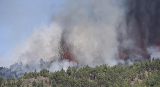 130 depremin ardından Kanarya Adaları'nda yanardağ patladı