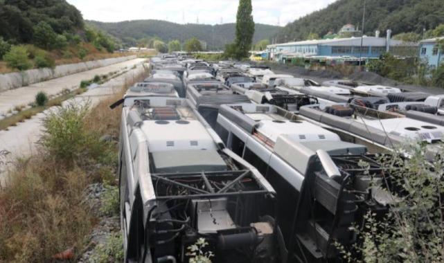 50 otobüs çürümeye terk edildi! Muhalefet Kadir Topbaş'ı suçladı, iktidar kanadı sessizliğini koruyor