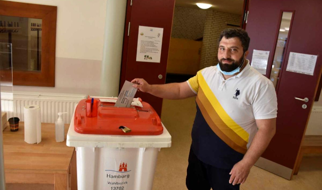 Almanya genel seçimler için sandık başında