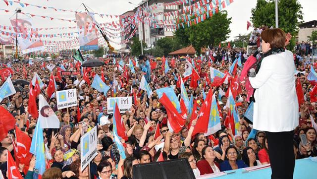 Anketlerin yükselen partisi İYİ Parti'de peş peşe istifalar! 45 kişi daha partiyle ilişkisini kesti