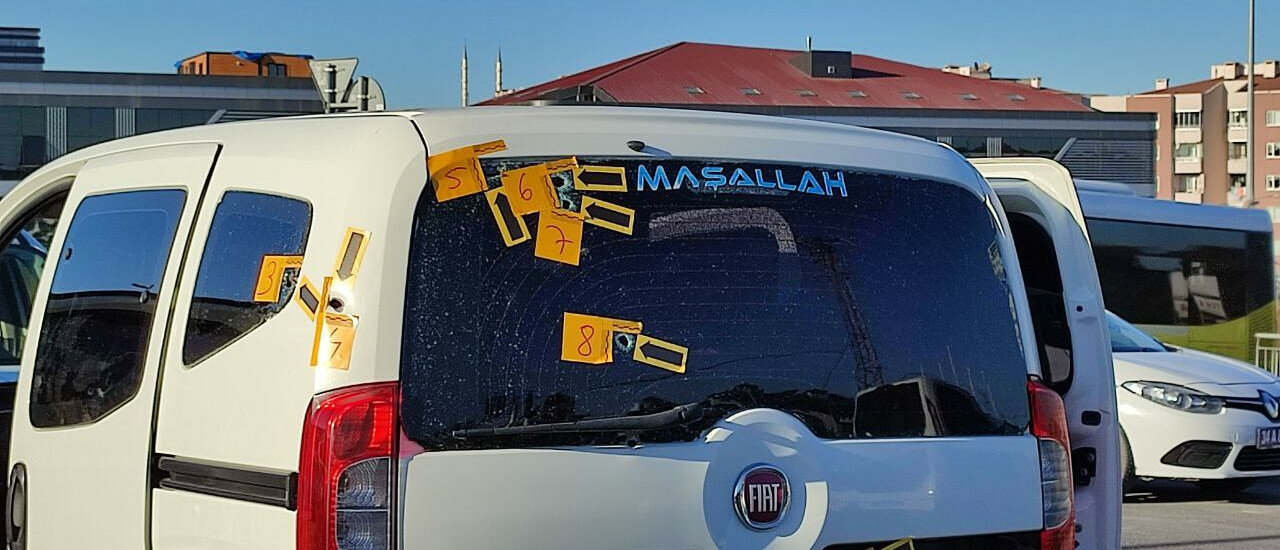 Trafikteki araca kurşun yağdırdılar