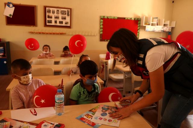 Aydın'da 'Güvenli Okul, Güvenli Gelecek' projesi kapsamında jandarma ekipleri denetim yaptı