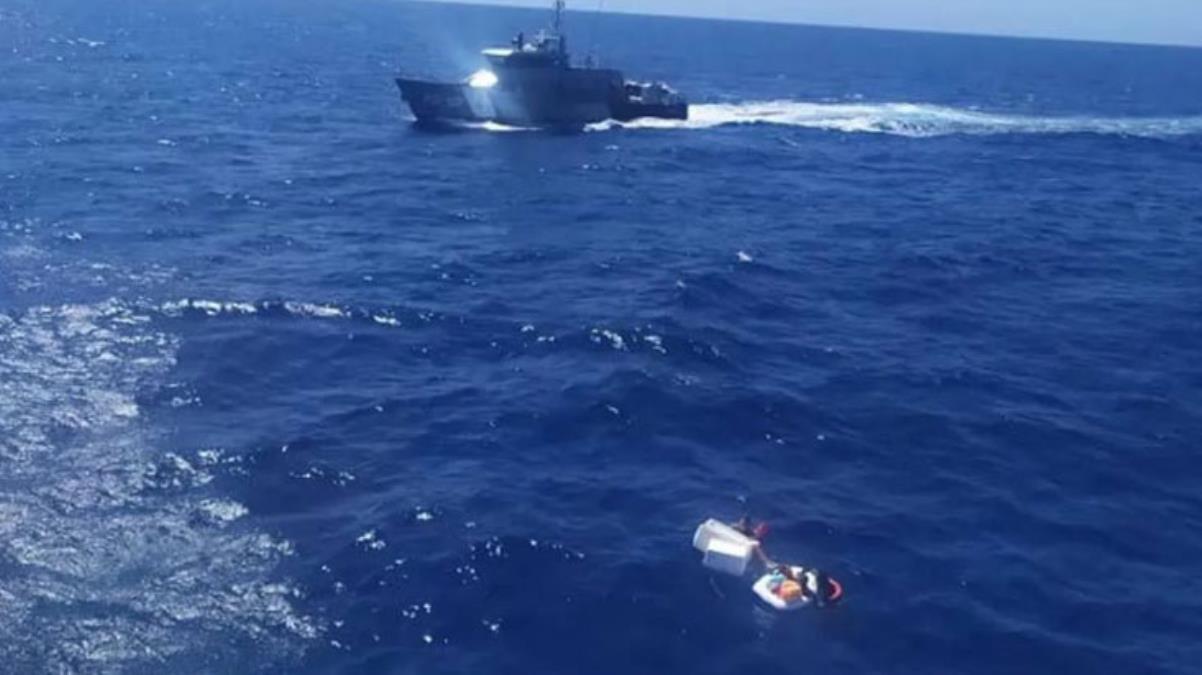 Batan tekneden kurtulan kadın, çocuklarını 4 gün boyunca emzirip hayatta tutmaya çalışırken yaşamını yitirdi