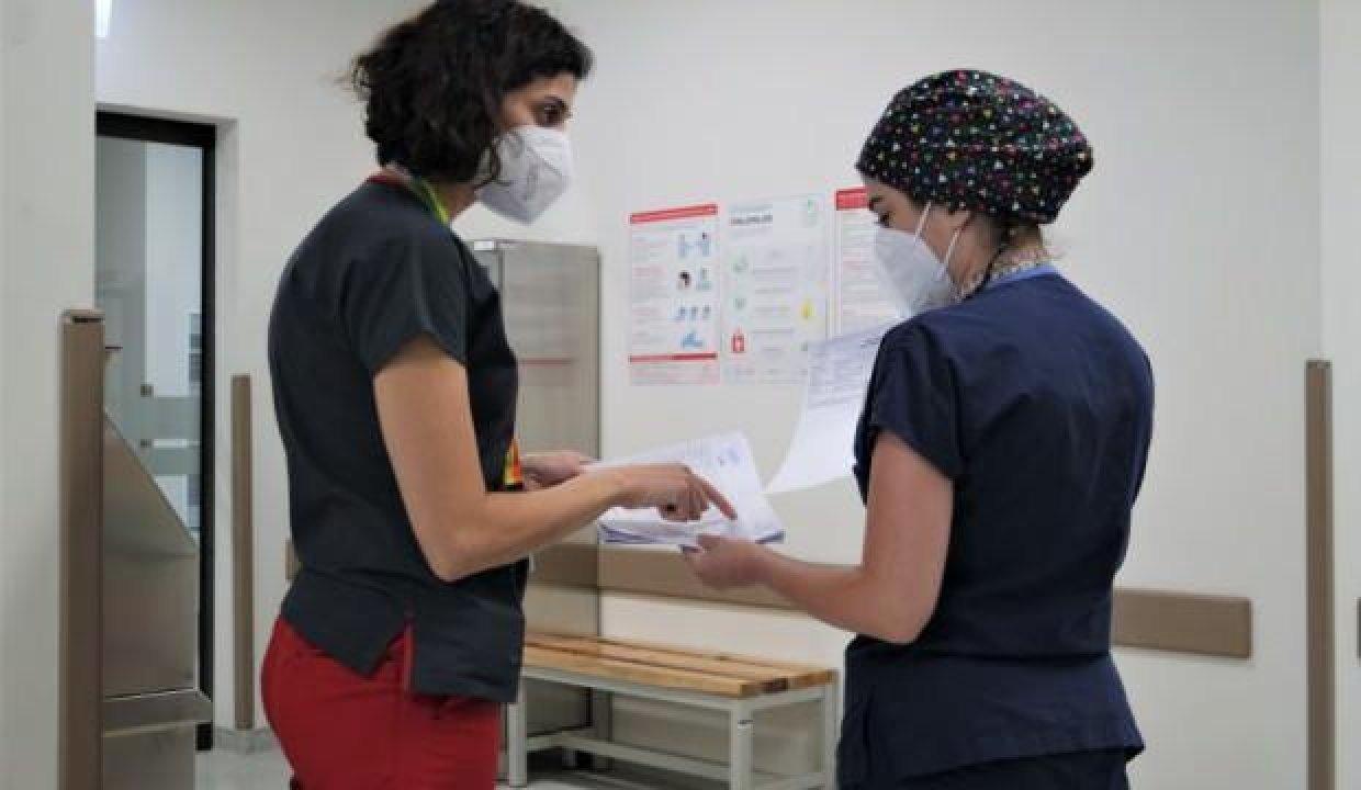 Bebeğini göremeden ölen annenin üzüntüsünü yaşayan doktordan aşı çağrısı