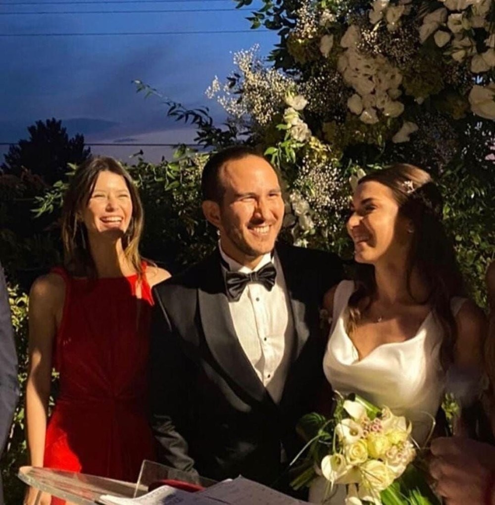 Beren Saat'in ilk aşkı Efe Giray'ın kardeşi evlendi: Beren Saat ve Kenan Doğulu davetliler arasındaydı