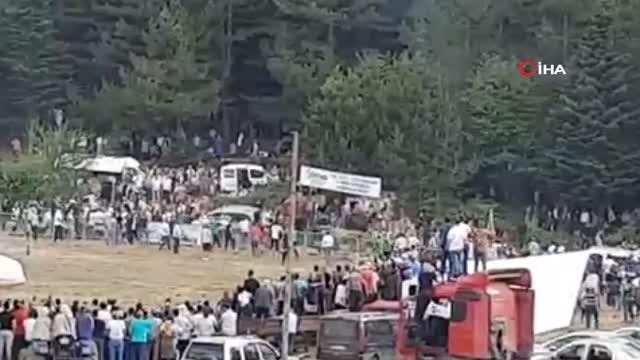 Boğalar seyircilerin arasına daldı kalabalık alkış tuttu