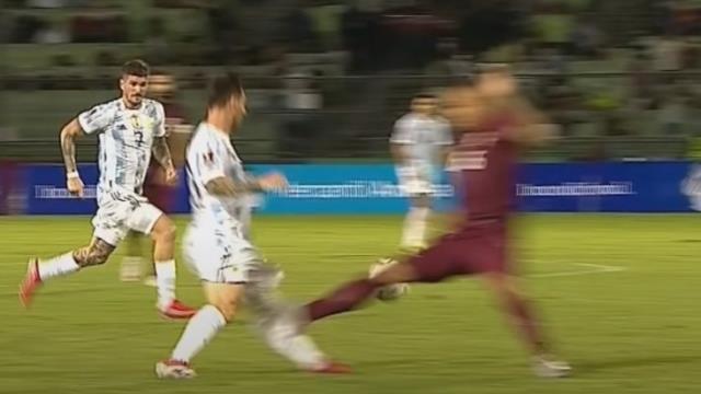 Böyle gaddarlık görülmedi! Acımasız tekme, Messi'nin futbol hayatını bitiriyordu