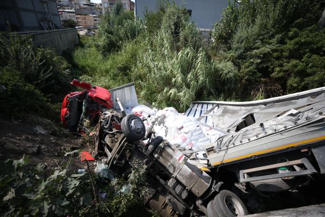 Kontrolden Çıkarak Dereye Uçan Tır'da Yaşam Mücadelesi!