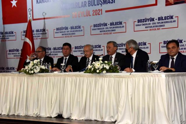 CHP lideri Kılıçdaroğlu kanaat önderleri, muhtarlar ve STK temsilcileriyle buluştu