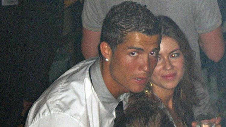 Ronaldo'nun dönüşü muhteşem oldu Portekizli yıldıza pankartlı protesto yapıldı