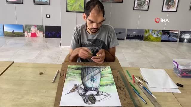 Doğuştan İşitme ve yüzde 50 görme engeline rağmen resim yaparak hayata tutundu