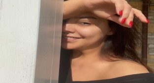 Ebru Gündeş Instagram hesabından makyajsız fotoğrafını yayınladı