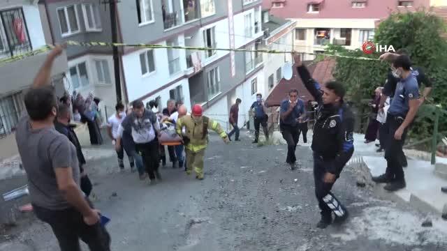 Eyüpsultan'da akıl almaz kaza, çay içen kadınlar saniyelerle ölümden kurtuldu.