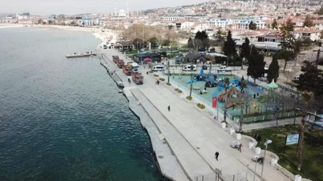 İBB, İstanbul'a "tsunami tahliye yolu" tabelaları yerleştirmeye başladı! Riskli ilçeleri profesör tek tek sıraladı