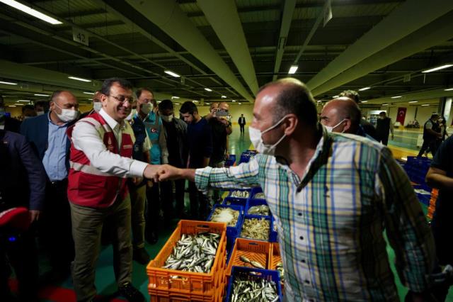 İmamoğlu,  balıkçı esnafının heyecanına ortak oldu