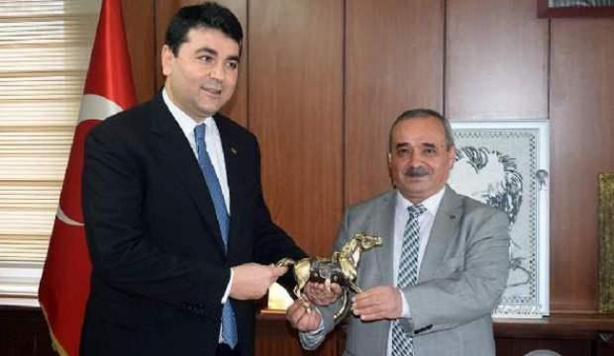 İscehisar Belediye Başkanı partisinden istifa etti