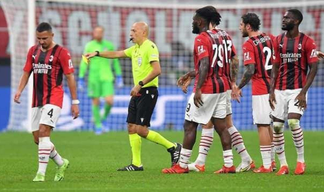 İtalya, Cüneyt Çakır&#039;ı konuşuyor: Maçı mahvetti!