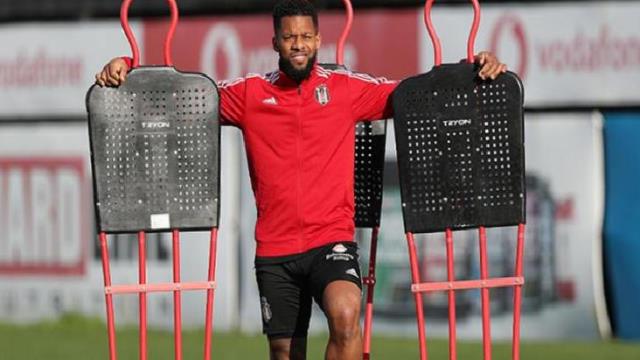 Jeremain Lens, Beşiktaş'tan ayrılmak için bir de araba talep etti
