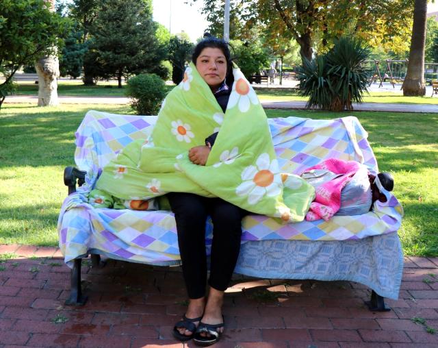 Kimsesiz kadın 3 aydır parkta yatıyor