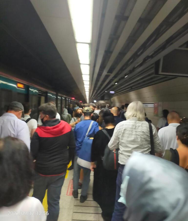 Marmaray'da Tren Arızası! Yolcular Raylarda Yürümek Zorunda Kaldı!