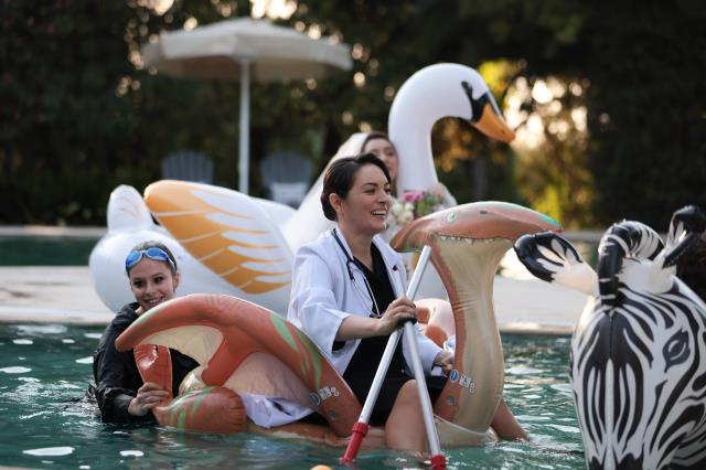 Masumlar Apartmanı'nda fenalaşan Hikmet yere yığılıyor! Usta oyuncu Metin Coşkun diziden ayrılıyor mu?