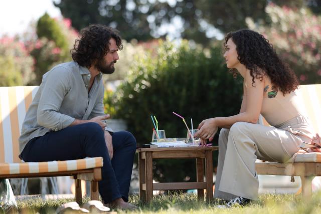 Masumlar Apartmanı'nda fenalaşan Hikmet yere yığılıyor! Usta oyuncu Metin Coşkun diziden ayrılıyor mu?