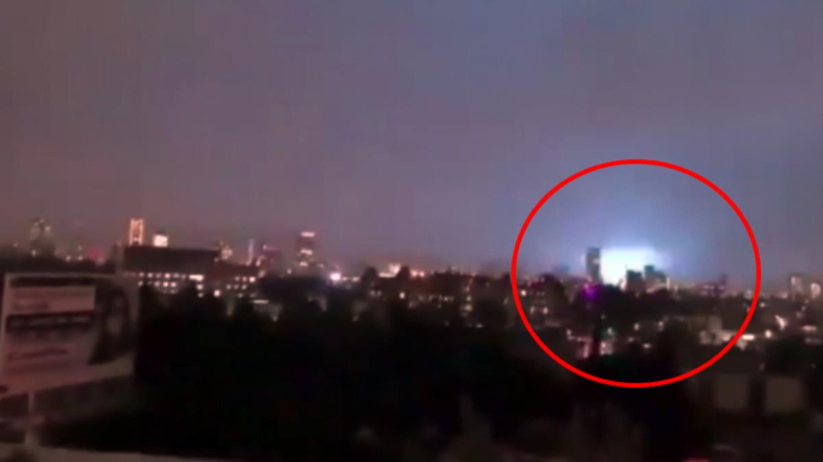 Meksika&#039;da şiddetli deprem: Gökyüzü aydınlandı