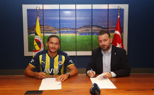 Miguel Crespo, Fenerbahçe'de! 3+1 yıllık sözleşmeye imza attı
