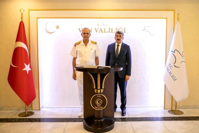 Sahil Güvenlik Komutanı Tümamiral kendir, Van'da