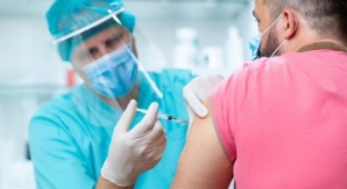 Sahte Aşı Kartı Düzenliyorlardı! 3 Hemşire Gözaltına Alındı!